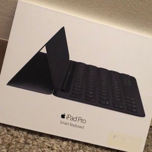 IPad Pro Smart Keyboard‼️ NEVER USED. JUST OPENED
